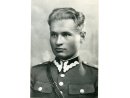 Fotografie Władysława Ciekota w mundurze podporucznika.
