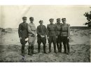 Fotografie grupowe żołnierzy na których jest Witold Wierzbicki.