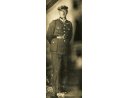 Fotografie: Stanisław Fabisiewicz w mundurze podporucznika oraz w cywilnym ubraniu.