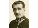 Fotografia: Jan Krudowski w mundurze porucznika z odznaką kapelmistrza na kołnierzu.