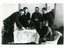 Fotografia zbiorowa: pierwszy z lewej Stanisław Zemanek.