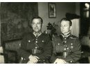 Fotografia dwóch braci w mundurach oficerskich: z prawej Adam Lukas, z lewej Romuald Lukas. 