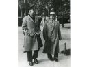 Fotografia uliczna prawdop. z Brześcia: Stanisław Perguł w cywilnym ubraniu, Jan Sadowy w mundurze funkcj. PP.