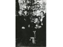 Fotografia rodzinna: Józef Terpiłowski w mundurze przod. PP z żoną i dziećmi (Okr. 14).