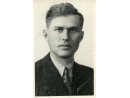 Fotografia: Tadeusz Afelt w garniturze.