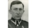 Fotografia: Kazimierz Baraniecki w mundurze podporucznika (?) z odznaczeniami.