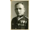 Fotografia: Karol Brejdygant w mundurze porucznika (?) z odznaczeniami.