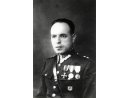 Fotografia: Tadeusz Ordyłowski w mundurze porucznika kawalerii z odznaczeniami.