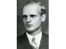 Fotografia: Leon Poraziński w garniturze.