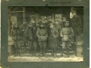 Fotografia grupowa: Bolesław Rogowski w mundurze oznaczony strzałką.